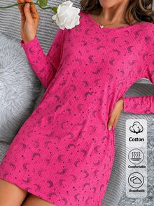 SHEIN فستان نوم كاجوال نسائي من القطن بخطوط وطبعة قمر ونجوم باللون الوردي وأكمام طويلة - وردي - مشاهدة 2