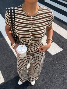 Muchica 2件組女款棕色條紋單排扣短袖上衣與抽繩腰長褲休閒日常套裝，適合早午餐與夏季 - 咖啡棕 - 查看 3