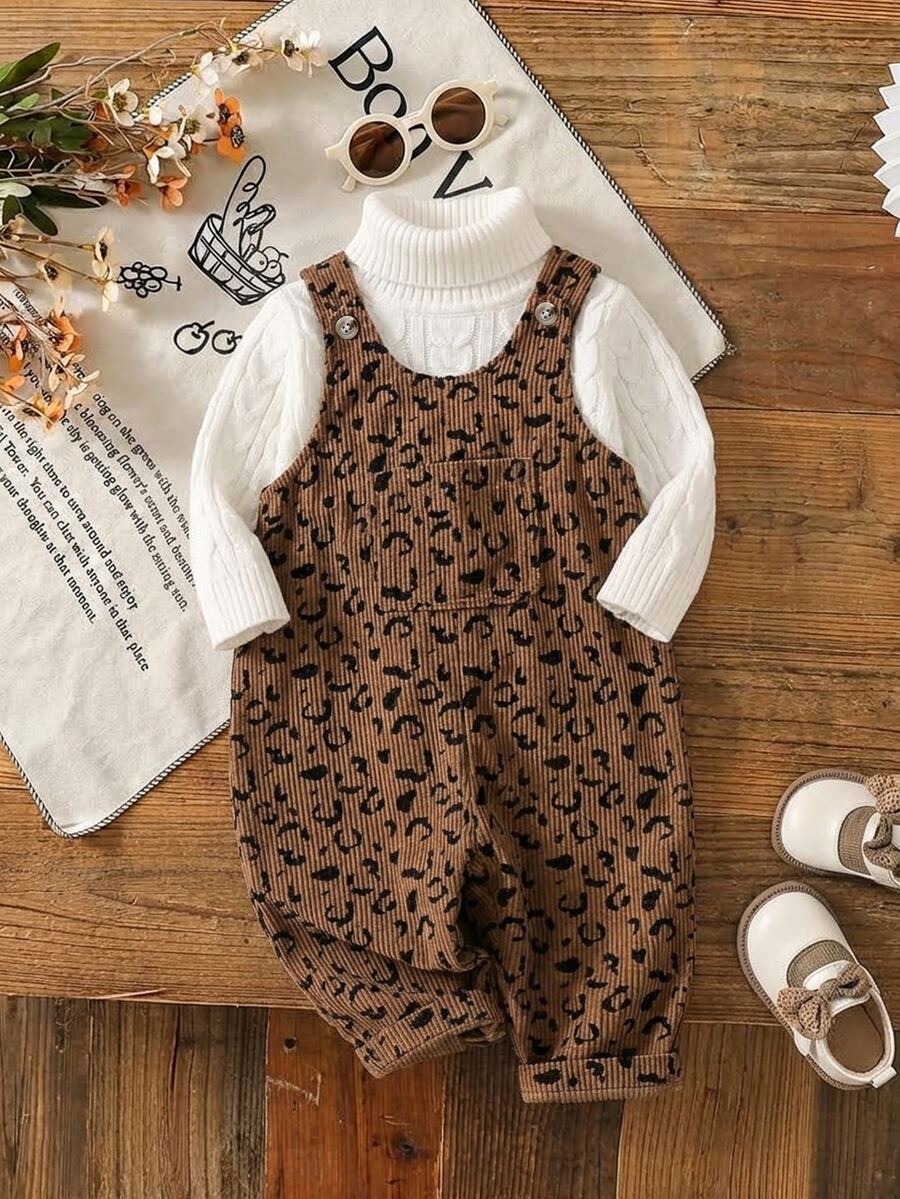 SHEIN 女婴/男女通用0-3岁春秋季爱心印花灯芯绒背带裤套装，休闲风格，胸前带口袋装饰，适合户外玩耍休闲