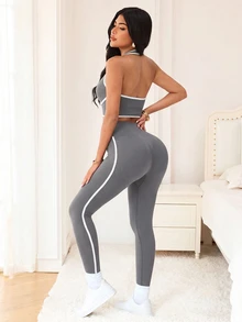 SHEIN Sports 對比包邊露背掛脖上衣與緊身褲運動套裝 - 灰色 - 查看 2
