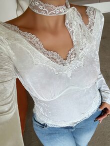 Dazy Plus Atasan Seksi Berbalut Beludru dengan Renda Kontras, Kaos Baru Musim Semi/Gugur untuk Liburan - Putih - View 8