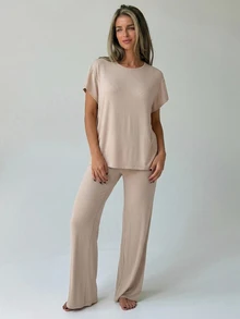 DAZY 極簡純色寬鬆短袖T恤與直筒長款睡褲女款居家服套裝 - 米色 - 查看 1