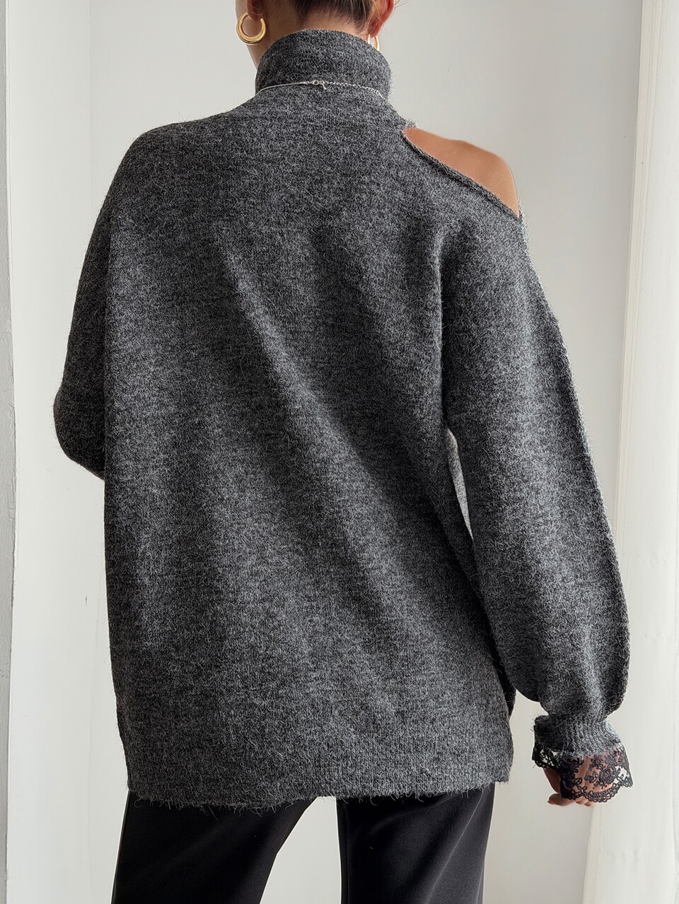 Women's Solid Color Shoulder Cutout Design Long Sleeve Casual Sweater