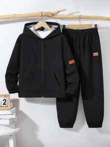 SHEIN 2件組青少年男孩休閒運動皮革貼布字母圖案連帽外套與長褲套裝，適合通勤、上學、日常休閒、度假、旅行、運動，秋冬穿著 - 黑色 - 查看 4
