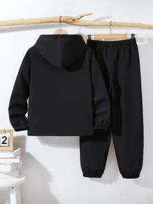 SHEIN 2件組青少年男孩休閒運動皮革貼布字母圖案連帽外套與長褲套裝，適合通勤、上學、日常休閒、度假、旅行、運動，秋冬穿著 - 黑色 - 查看 3