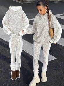 SHEIN 美式復古甜美淺色豹紋與學院風對比條紋，青少年女孩休閒連帽舒適長袖衛衣與內搭褲2件套，適合秋冬、日常通勤、聚會、派對、海灘、畢業典禮、時尚休閒、外出、優雅度假、Y2K - 彩色 - 查看 3