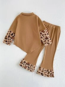 SHEIN 2件組幼女上衣與喇叭褲套裝，可愛棕色毛絨羅紋設計，不對稱下擺，長袖高領加厚冬季毛衣連身褲，適合7歲生日派對 - 卡其色 - 查看 3