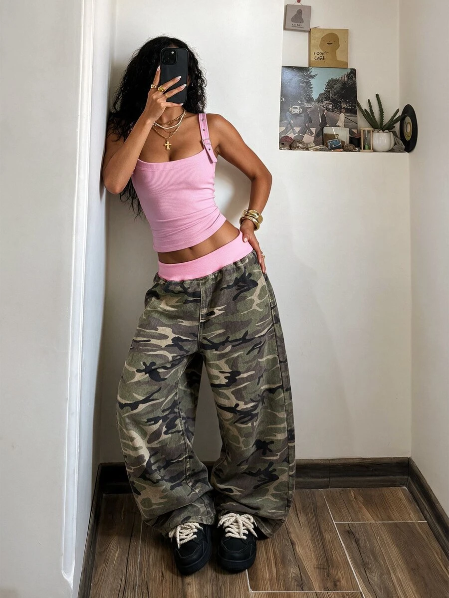 StreetHx Celana Jeans Denim Wanita Model Lebar dengan Potongan Pinggang Colorblock dan Motif Kamuflase - Hijau Tentara - View 1