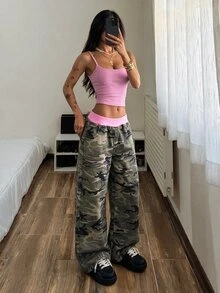 StreetHx Celana Jeans Denim Wanita Model Lebar dengan Potongan Pinggang Colorblock dan Motif Kamuflase - Hijau Tentara - View 5