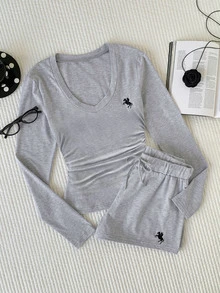 Comfortcana Setelan Kasual Musim Gugur Wanita Athleisure dengan Detail Bordir, Kaos dan Celana Pendek, 2 Potongan, Cocok untuk Kerja, Bersantai, dan Jalan-jalan, Warna Abu-abu Muda. - Grey - View 6