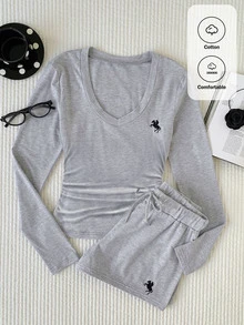 Comfortcana Setelan Kasual Musim Gugur Wanita Athleisure dengan Detail Bordir, Kaos dan Celana Pendek, 2 Potongan, Cocok untuk Kerja, Bersantai, dan Jalan-jalan, Warna Abu-abu Muda. - Grey - View 5