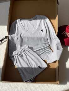 Comfortcana Setelan Kasual Musim Gugur Wanita Athleisure dengan Detail Bordir, Kaos dan Celana Pendek, 2 Potongan, Cocok untuk Kerja, Bersantai, dan Jalan-jalan, Warna Abu-abu Muda. - Grey - View 7