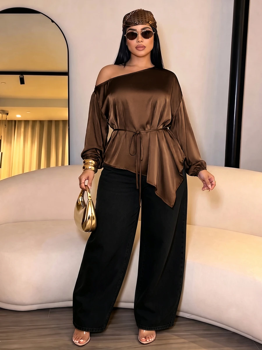 SOLERSUN Damen-Bluse in Große Größen aus einfarbigem Satin mit asymmetrischem Ausschnitt und langen Ärmeln, verstellbare geraffte Taille, asymmetrischer Saum, Kombination aus lässigem und elegantem Stil, elegante lockere Bluse aus Kunstseide, geeignet für Alltag, Dates und Arbeitsplatz, vielseitig für verschiedene Anlässe, Partys, Musikfestivals und tägliches Pendeln, für alle Jahreszeiten - Braun - Übersicht 1