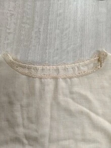 SHEIN Holidaya 女款優雅亞麻無袖上衣，休閒圓領蕾絲飾邊背心上衣，寬鬆版型夏季通勤上衣，輕盈透氣基礎襯衫，適合日常工作 - 杏色 - 查看 4