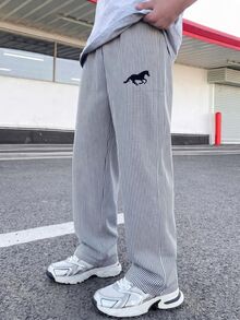 SHEIN 兒童青少年男孩休閒街頭風學院風條紋刺繡圖案梭織直筒長褲附口袋，輕盈舒適百搭，適合出遊、度假、拍照、上學、運動、派對，適用於春夏季 - 灰色 - 查看 3