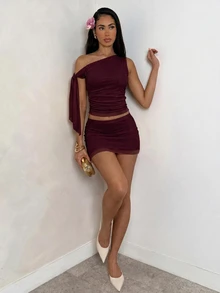 Glamine 女款純色不對稱綁帶上衣 + 迷你裙兩件套，休閒性感度假穿搭，適合派對、外出、夜生活、夜店、夏季 - 酒紅色 - 查看 7