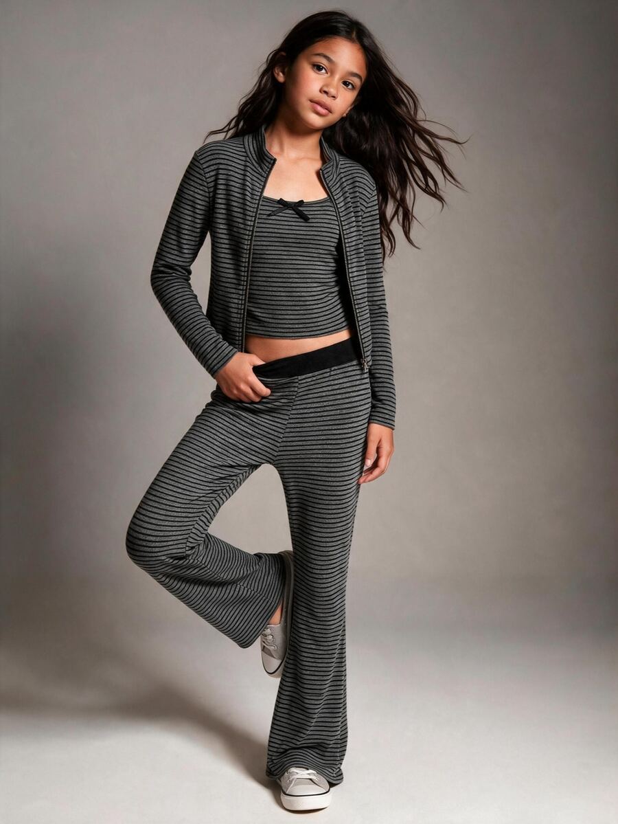 SHEIN Girlhood Vibes 粉色 3 件套!立領夾克 + 吊帶背心 + 喇叭褲,一套搞定日常穿搭。修身不緊繃,溫柔優雅。適合學校、運動和與朋友出遊,輕鬆穿出甜辣少女風。秋冬款,保暖內裡加厚 - 藍色 - 查看 1