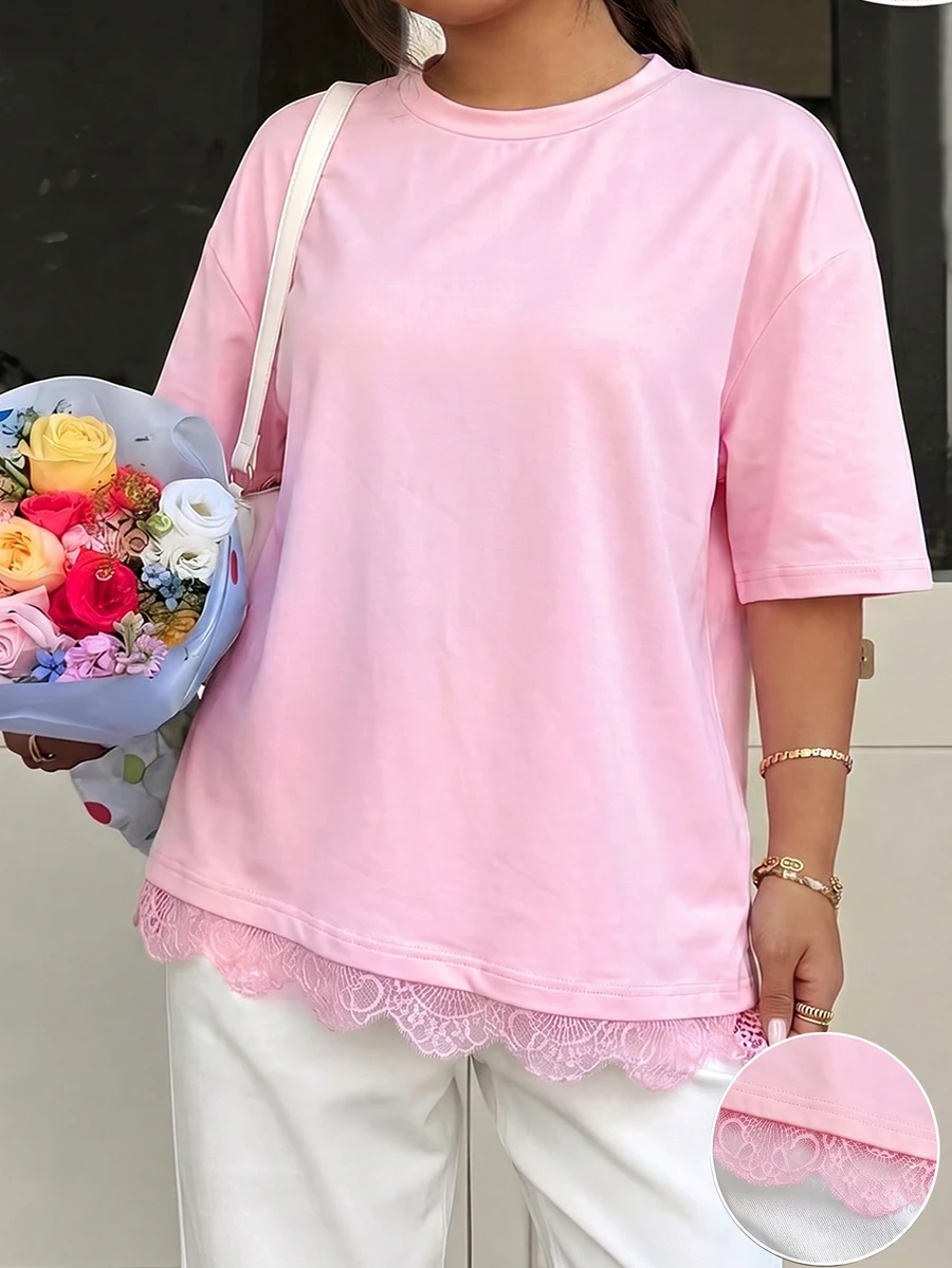 Muchica Plus Size Women Sweet Lace Patchwork Hem Round Neck Short Sleeve T-Shirt - Pink - View 1