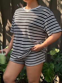 Muchica 大尺碼女款對比條紋圓領短袖T恤與休閒牛仔短褲2件套，適合早午餐、辦公室，黑白配色夏季款 - 黑色 - 查看 4