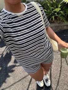 Muchica 大尺碼女款對比條紋圓領短袖T恤與休閒牛仔短褲2件套，適合早午餐、辦公室，黑白配色夏季款 - 黑色 - 查看 5