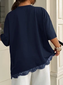 Muchica 大码女式夏季休闲度假日常通勤简约纯色蕾丝拼接落肩宽松T恤 - 藏蓝色 - 查看 2