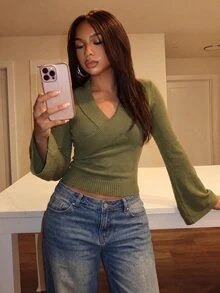 Slaydiva ملابس علوية نسائية قصيرة ضيقة بتصميم متقاطع وفتحة رقبة على شكل حرف V، من قماش محبوك مضلع، بأكمام واسعة مكشوفة الكتف، بأسلوب Y2K Coquette وستريت وير، للخريف والخروجات - أخضر عسكري - مشاهدة 2