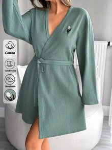 SHEIN رداء منزلي نسائي محبوك بنقشة الوافل باللون الأخضر مع تفاصيل تطريز زهور وأكمام طويلة وحزام، مريح وكاجوال للاسترخاء للسيدات - أخضر عسكري - مشاهدة 8