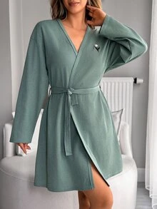 SHEIN رداء منزلي نسائي محبوك بنقشة الوافل باللون الأخضر مع تفاصيل تطريز زهور وأكمام طويلة وحزام، مريح وكاجوال للاسترخاء للسيدات - أخضر عسكري - مشاهدة 4