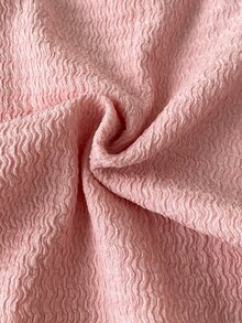 SHEIN 2件組女嬰清新甜美風連身衣套裝，連身衣附波浪荷葉袖與3D花朵裝飾，長袖圓領，搭配滿版碎花印花長褲，腰部蝴蝶結裝飾，柔軟貼身，適合日常外出、聚會、公園遊玩，春秋季嬰兒套裝 - 粉色 - 查看 7