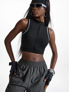 Innovista Innovista Contrast Stitching Front Zipper Cropped Sports Tank Top - Black - View 3