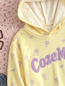 SHEIN 青少年女孩刷毛保暖內裡淺黃色連帽衛衣，身上散布小花與蝴蝶結圖案，長袖，秋季服飾，萬聖節 - 黃色 - 查看 5