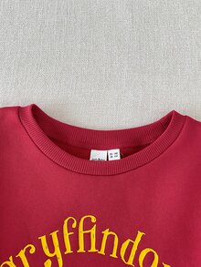PrepCrw HARRY POTTER X SHEIN 2件組兒童青少年男孩休閒優雅可愛精緻舒適寬鬆針織酒紅色大字母印花圓領套頭運動衫，附贈毛絨圍巾，適合返校、外出、假日、秋冬穿著 - 酒紅色 - 查看 5