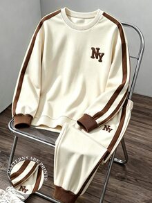 SHEIN Playful Pals 2件組小男孩時尚圓領運動衫與長褲套裝，對比條紋設計搭配時尚NY字母圖案，適合度假派對，5-15°C春秋冬季穿著，舒適休閒，小男孩春秋冬季街頭穿搭首選 - 彩色 - 查看 3