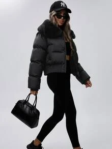 SHEIN Modischer kurzer gesteppter Kragen mit geraffter Taille, Metallreißverschluss, flauschiger Schalkragen, Tasche, Bomberjacke, gepolstert, isoliert, Polyfill, synthetische Isolierung, Wintermantel, Winterjacke - Schwarz - Übersicht 3