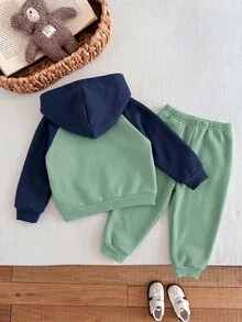Cozy Pixies 男嬰冬季加厚兩件套，時尚 MBC 字母刺繡拼色落肩長袖保暖內裡拉鍊外套搭配彈性腰厚長褲，柔軟可愛極簡休閒風，適合戶外、日常休閒、開學季、玩雪、假期出遊 - 彩色 - 查看 2