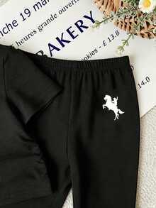 SHEIN 女婴夏季休闲马匹印花荷叶边圆领短袖T恤和喇叭裤套装 - 彩色 - 查看 3