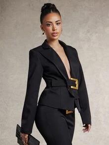 Silquee Blazer lengan panjang berukuran besar ini memiliki kancing logam hitam besar dan detail dekoratif metalik, menjadikannya sempurna untuk pesta, acara sosial, dan lainnya. - Hitam - View 10