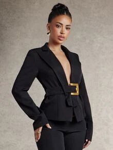 Silquee Blazer lengan panjang berukuran besar ini memiliki kancing logam hitam besar dan detail dekoratif metalik, menjadikannya sempurna untuk pesta, acara sosial, dan lainnya. - Hitam - View 9