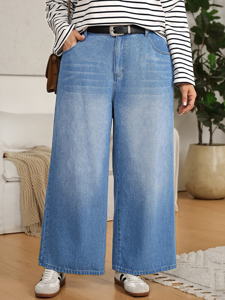 SHEIN CURVE+ Plus Size Women's Casual Daily Denim Jeans With Pockets And Buttons Teacher For Women - Blue - View 3