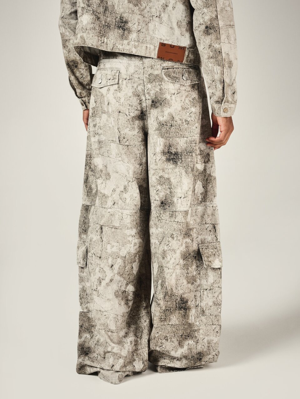 SUMWON Wide Leg Cargo Pants With Abstract Washed Print