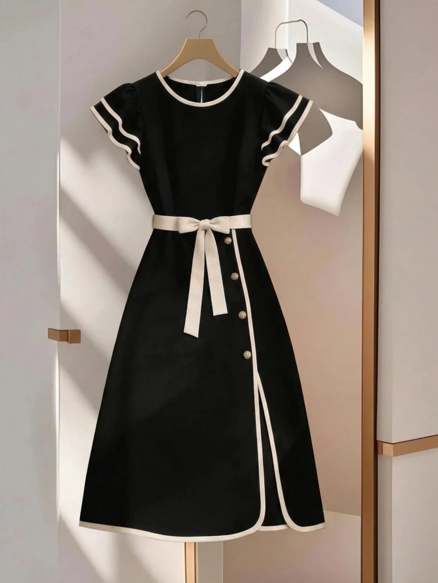 GlowEve CURVE Gaun Panjang Elegan Bergaya Baru untuk Wanita Ukuran Plus, Gaun dengan Ikat Pinggang, Kancing di Bagian Bawah, Belahan, Warna Kontras, Gaun Pesta dengan Ruffle dan Kancing di Bagian Atas, Gaun Kerja, Gaya Prancis untuk Wanita - Hitam - View 1