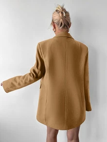 SHEIN جاكيت بدلة نسائي مقاس كبير بلون جملي سادة، كاجوال بصفين أزرار وياقة بدلة تقليدية، بسيط للعمل والمكتب والبرانش، مناسب ليوم المعلم وفصل الربيع - بني فاتح - مشاهدة 2