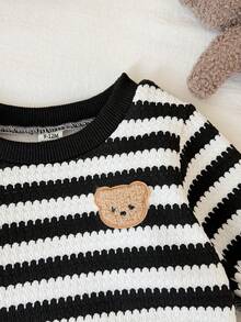 SHEIN Vintaside Kids 男嬰男童冬季圓領長袖保暖內裡條紋衛衣與保暖內裡水洗牛仔褲套裝，時尚百搭寒冷天氣穿搭，適合休閒、上學、戶外活動 - 黑與白 - 查看 7