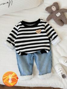 SHEIN Vintaside Kids 男嬰男童冬季圓領長袖保暖內裡條紋衛衣與保暖內裡水洗牛仔褲套裝，時尚百搭寒冷天氣穿搭，適合休閒、上學、戶外活動 - 黑與白 - 查看 1