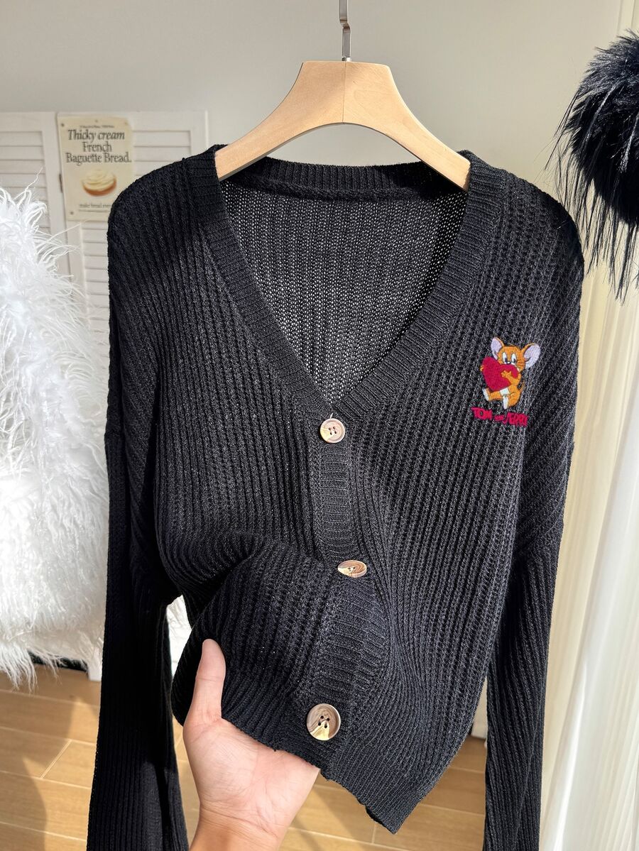 TOM & JERRY X SHEIN SHEIN EZwear 大尺碼女款字母刺繡長袖單排扣針織開襟衫,適合外出、街頭穿搭、機場冬季穿著 - 黑色 - 查看 1