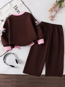 SHEIN Elladie kids 女童休閒時尚 Academy California Digital 23 圖案長袖衛衣與咖啡棕色長褲 2 件套，秋冬大學風圓領長袖休閒衛衣套裝 - 咖啡棕 - 查看 10