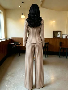 Elenzga 條紋卡其色西裝套裝，適合辦公室穿著，秋季通勤極簡風造型，配金屬扣環與百褶設計 - 卡其色 - 查看 2