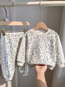 2pcs Baby Boys Leopard Print Pattern Crew Neck Fleece Long Sleeve Sweatshirt And Matching Printed Fleece Sweatpants Set, Suitable For Autumn/Winter - Multicolor - View 3