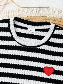 SHEIN Vintaside Kids 2件組女孩夏季無袖套裝，家庭款花卉與格紋軟舒適戶外穿著，洋紅色上衣+短褲，寬鬆休閒卡通造型 - 彩色 - 查看 7