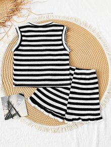 SHEIN Vintaside Kids 2件組女孩夏季無袖套裝，家庭款花卉與格紋軟舒適戶外穿著，洋紅色上衣+短褲，寬鬆休閒卡通造型 - 彩色 - 查看 2